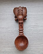 "Муха села на варенье, Вот и все стихотворенье..." Декоративная ложка из абхазской деревяшки неизвестной породы, длиной 19 см. Покрытие - льняное масло "Maz-slo".29.12.2022г.